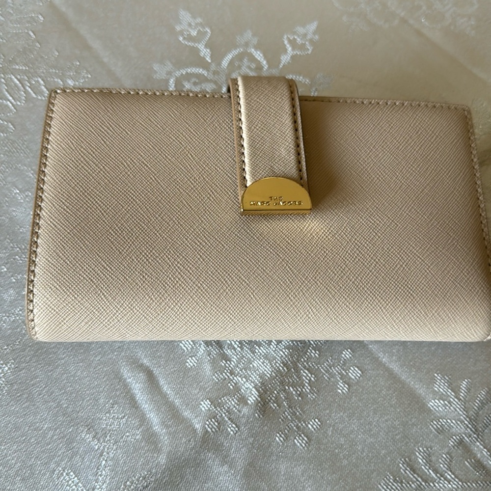 The Marc Jacobs NWOT wallet,  color cream, card spacious, zipped coin space